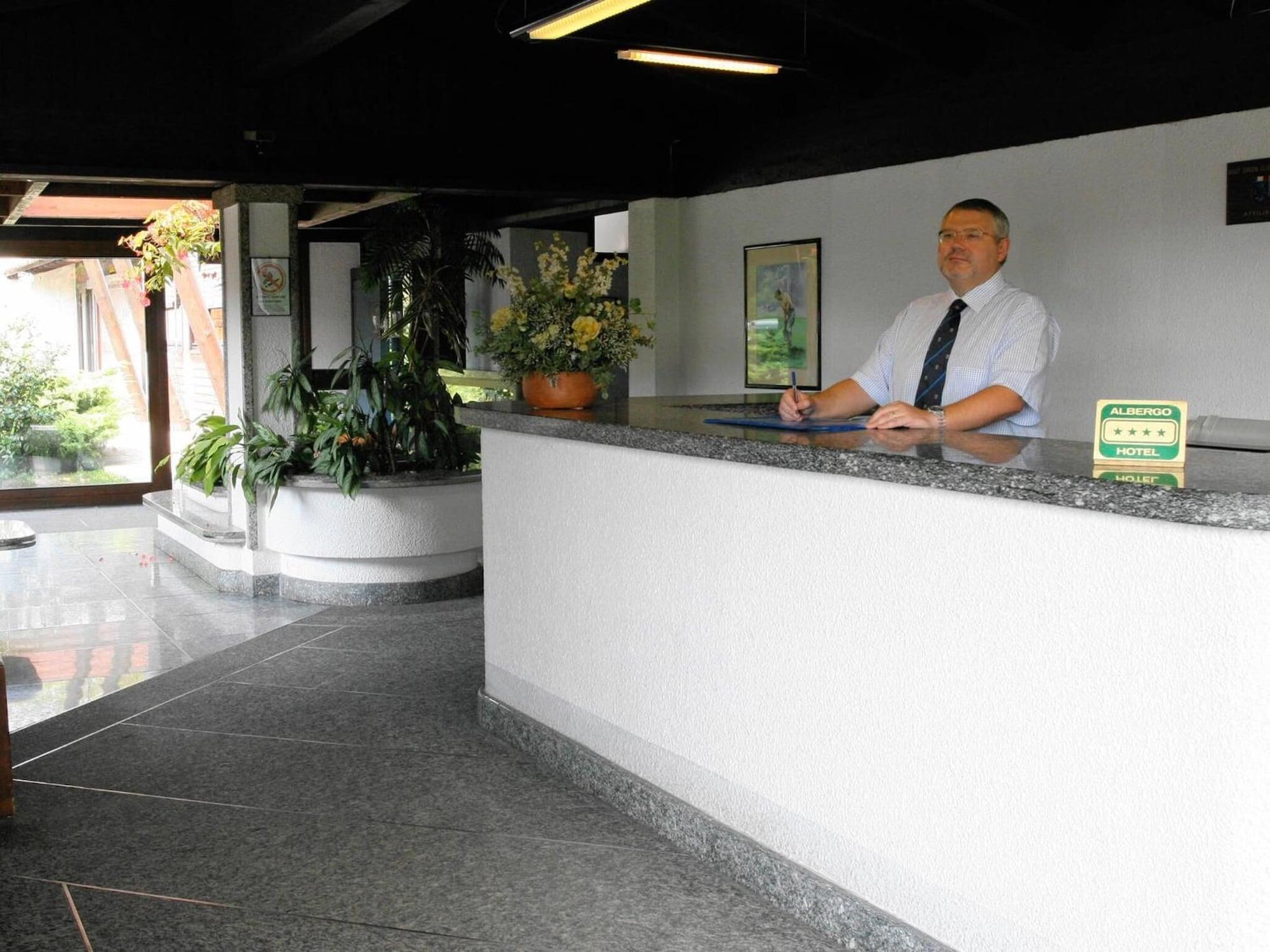 Golf Hotel Lainate Esterno foto