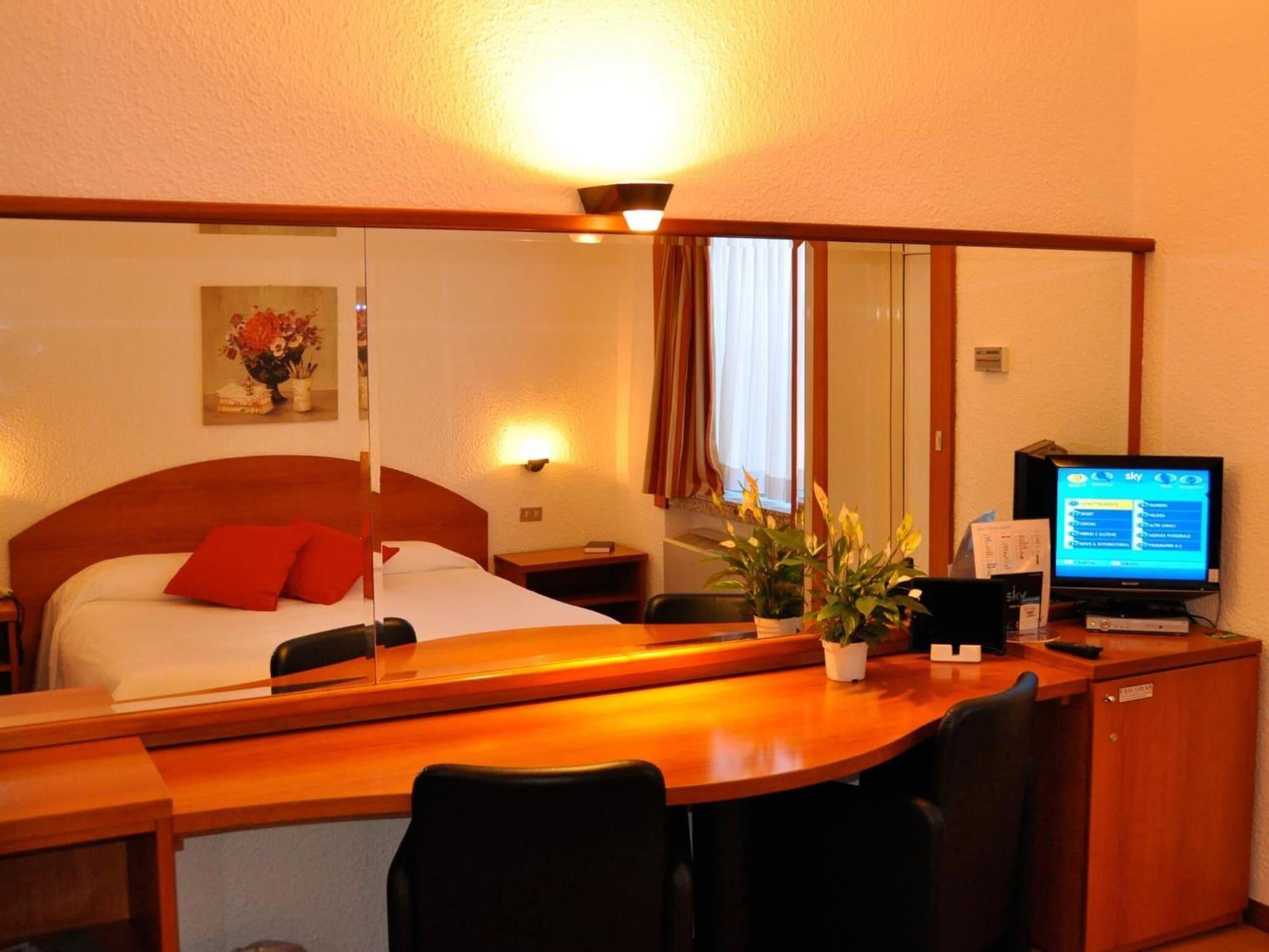 Golf Hotel Lainate Esterno foto