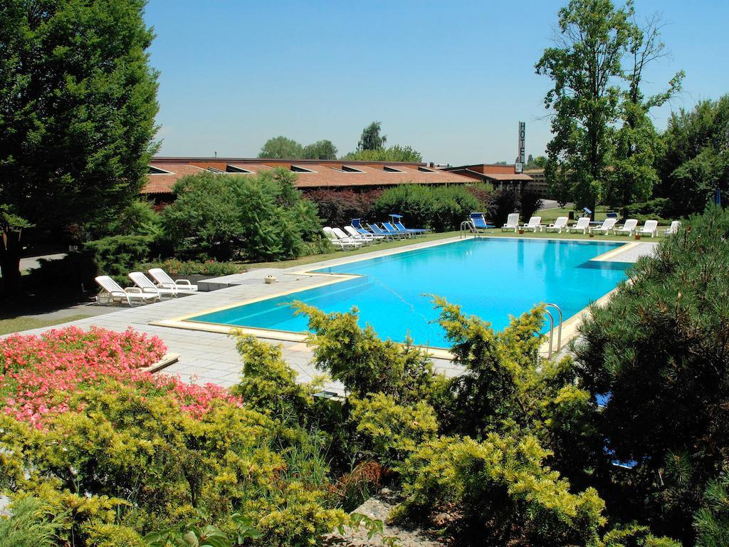Golf Hotel Lainate Esterno foto